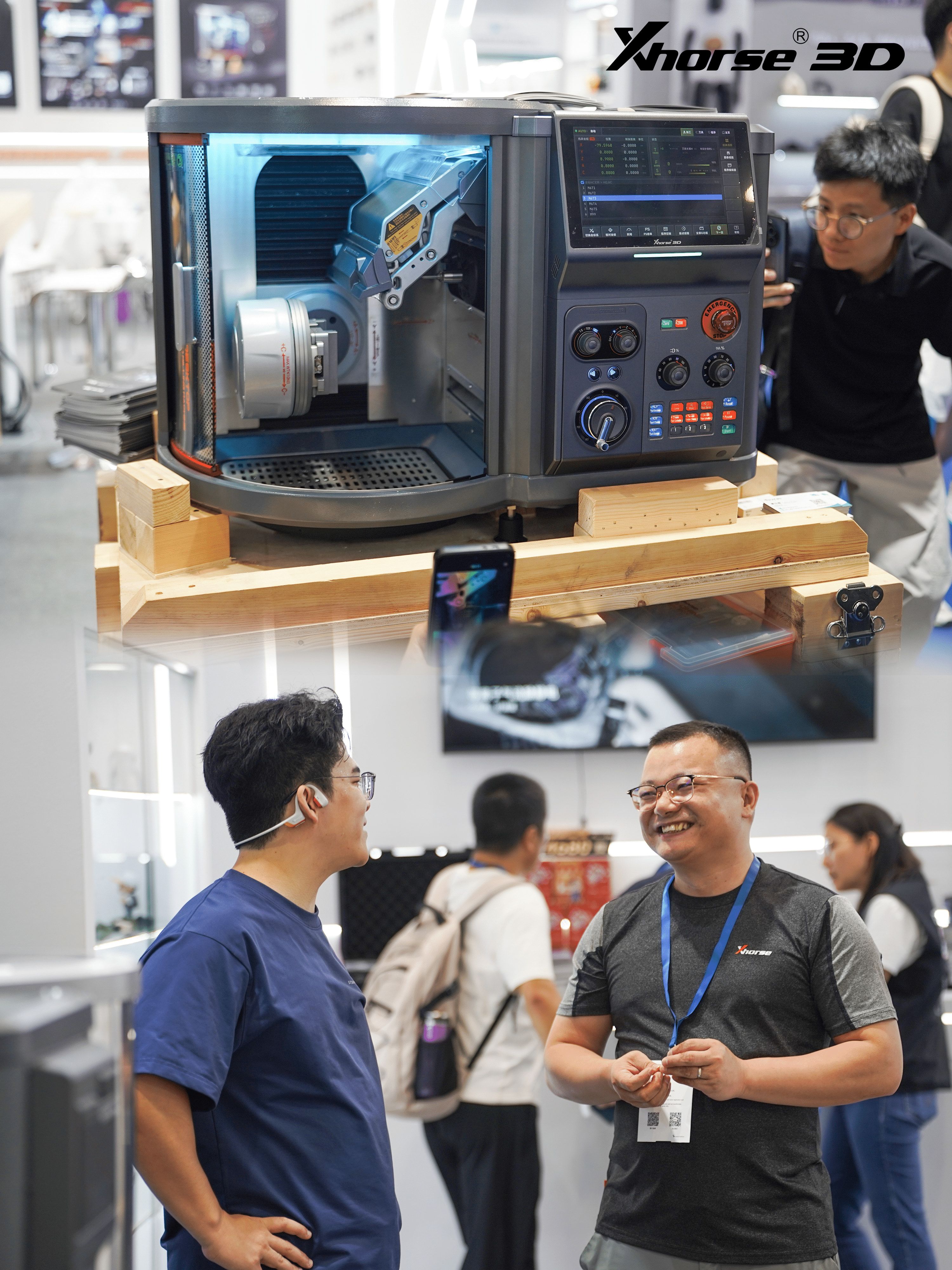Xmachine WM-100现场切削钛合金演示
