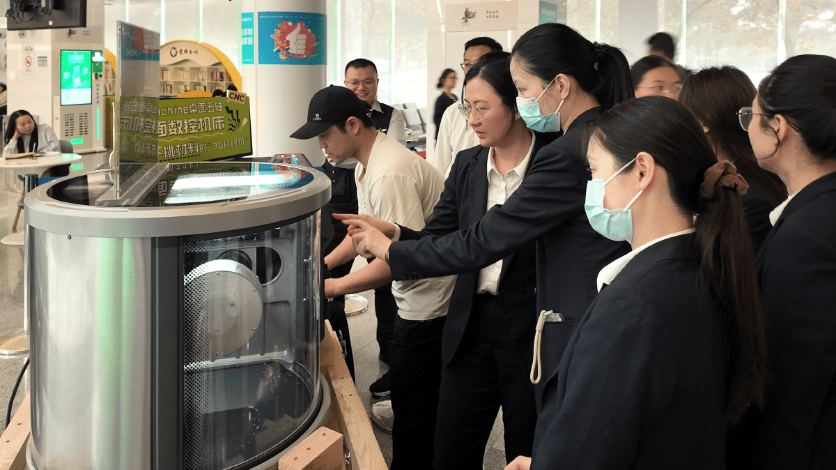 Xmachine入驻深圳政务服务中心 成为科技圳品与城市公共空间展品
